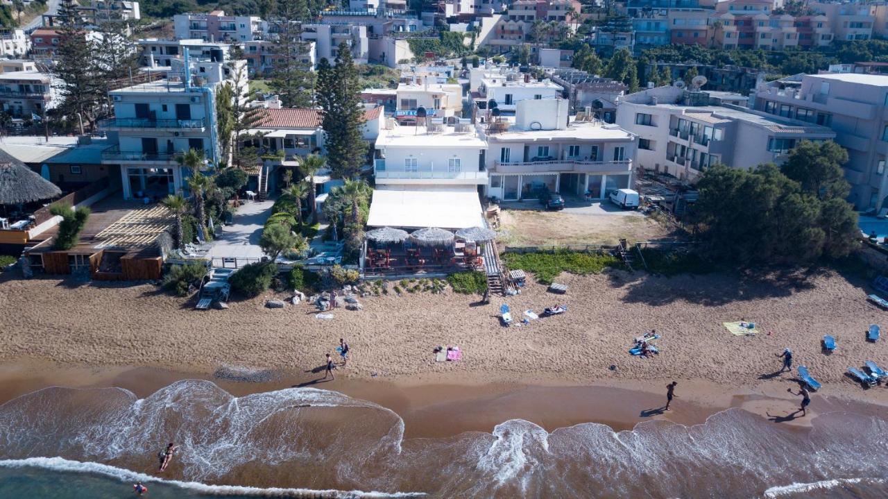 Queen Mary Beachfront Studios Agia Marina Екстериор снимка